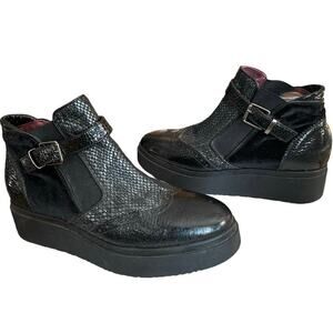 Donna Piu Platform Black Leather & Velvet Boots with Buckle size 9.5